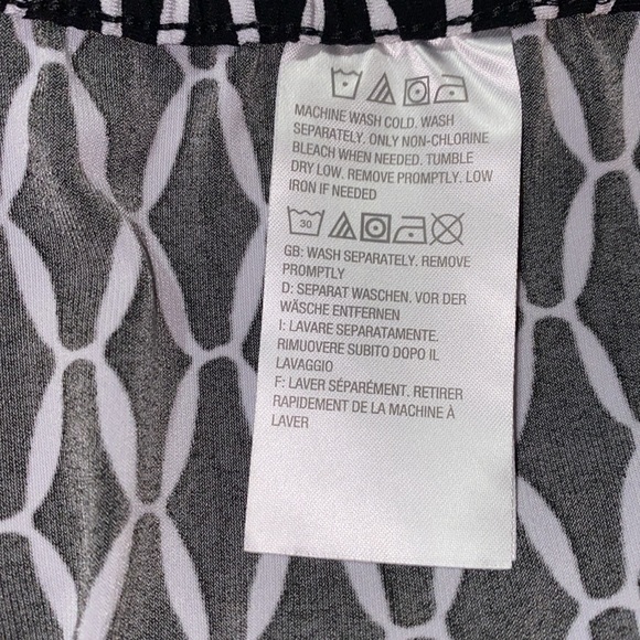 Susan Graver Black and White Geometric Capris - Picture 8 of 8